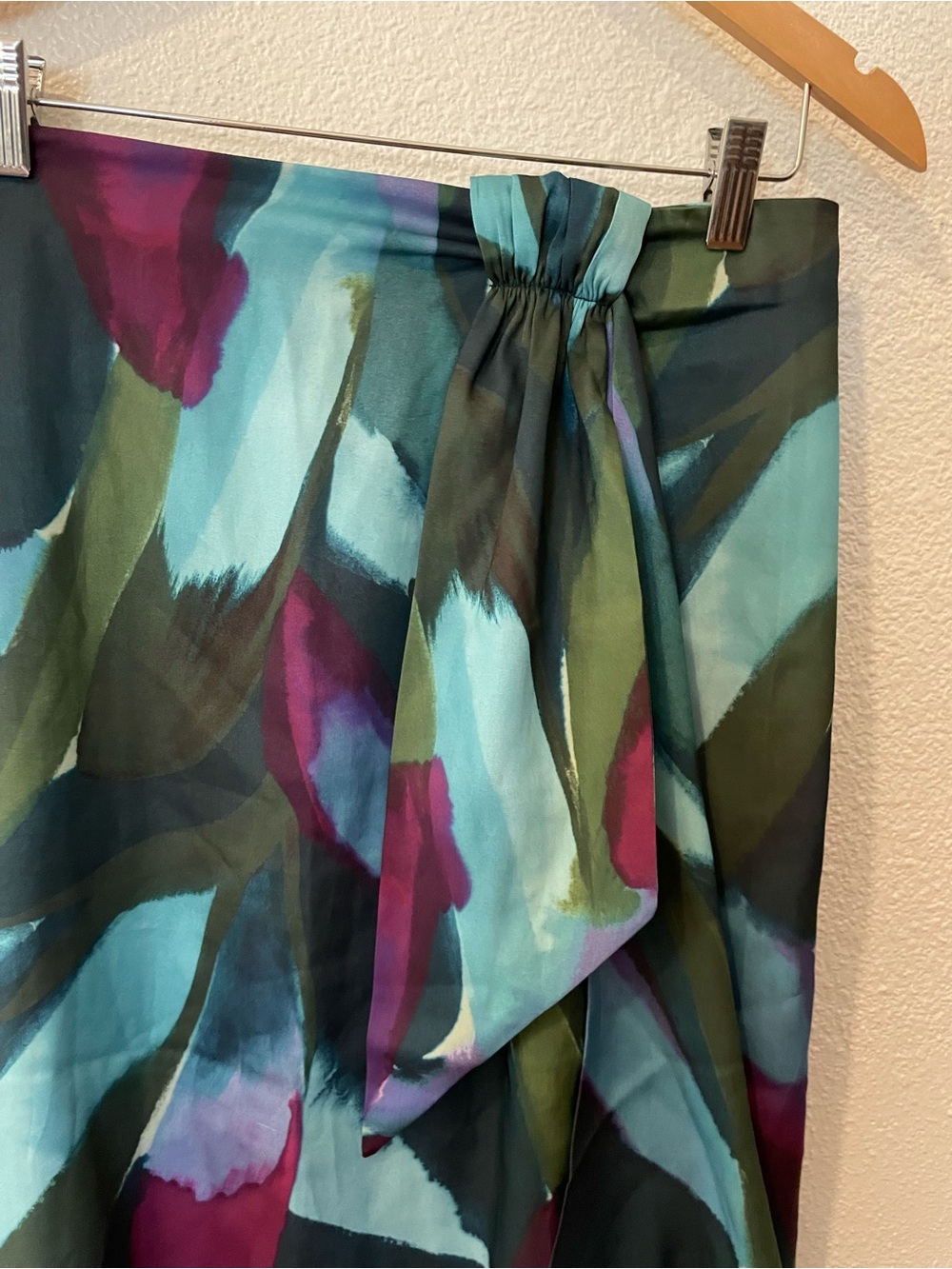 Banana Republic Multicolored SILKY CREPE SARONG MIDI SKIRT - Size 10 - Picture 2 of 5